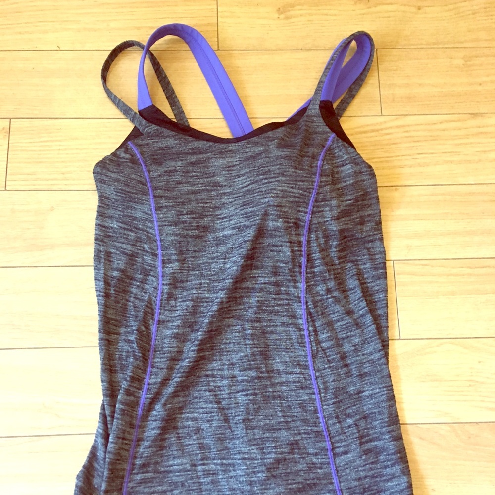 Lululemon yoga top with built-in bra